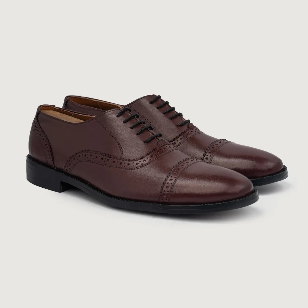 Grisson Brogues Oxford Bordeaux Chaussures en cuir pour Homme For Men in Maroon Full-Grain Leather - Vue de profil | Acheter en ligne