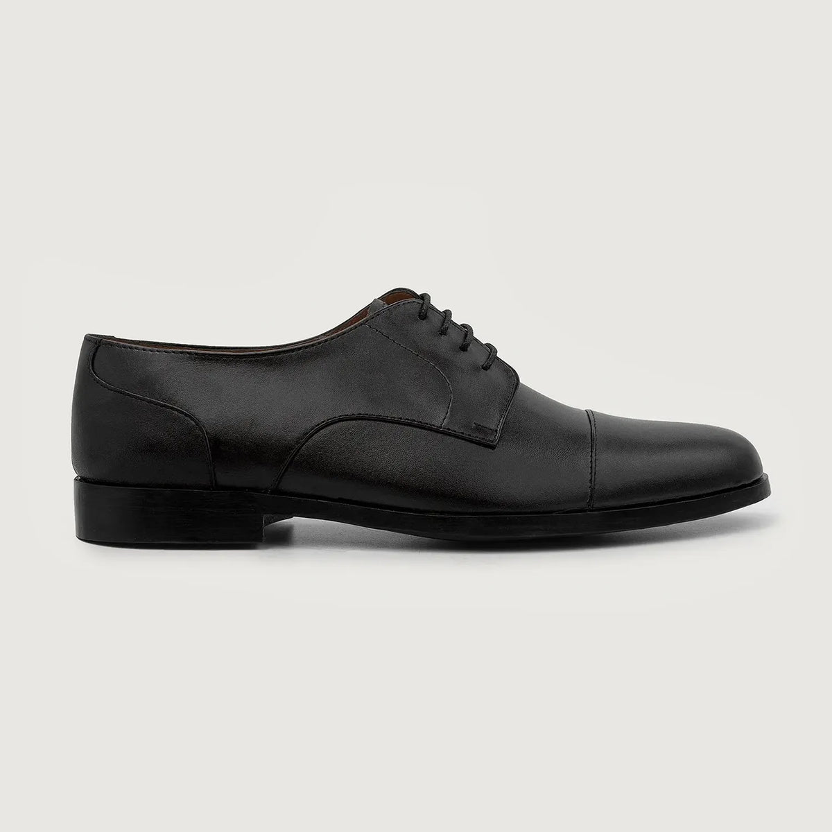 Black Full-Grain leather Shoes - Montage cousu Goodyear & détail de l'embout avant