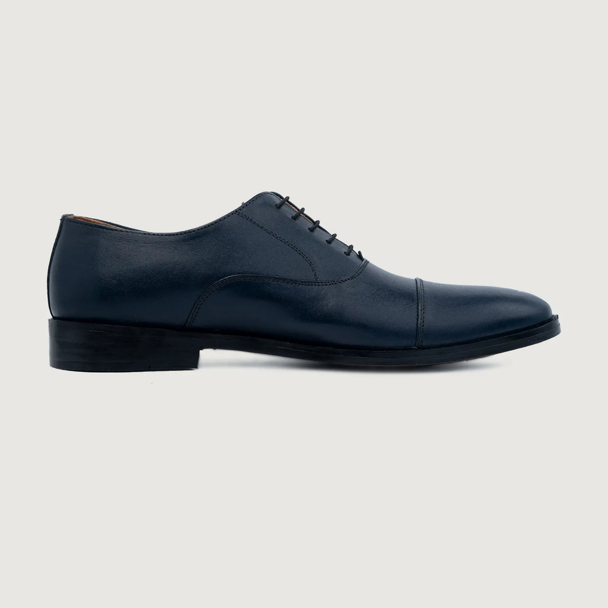 Midnight Blue Full-Grain leather Shoes - Montage cousu Goodyear & détail de l'embout avant