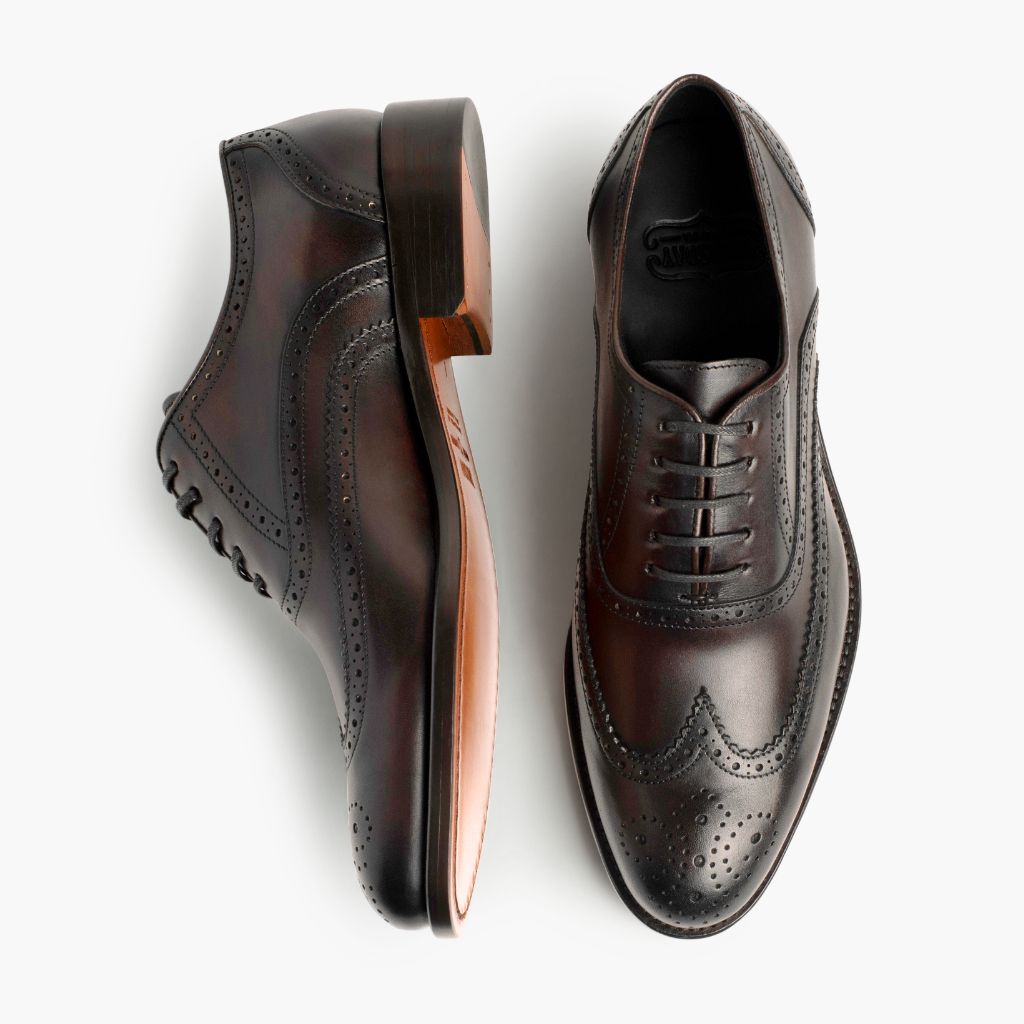Aviator Chocolat Mocassins en cuir pour Homme - Vue de profil mettant en valeur la coupe de manche ergonomique