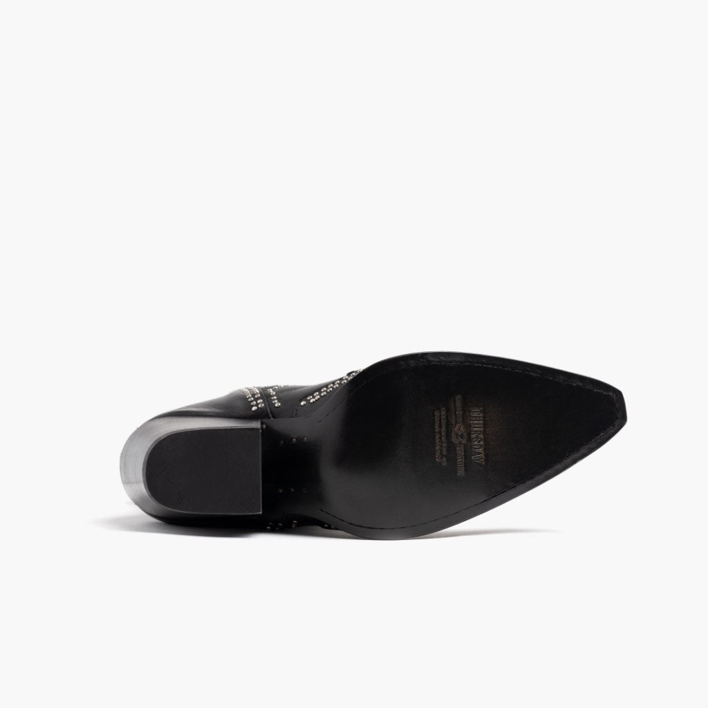 High-Traction Rubber Outsole & Lug Tread Pattern on Icon Noir Bottines en cuir pour Femme