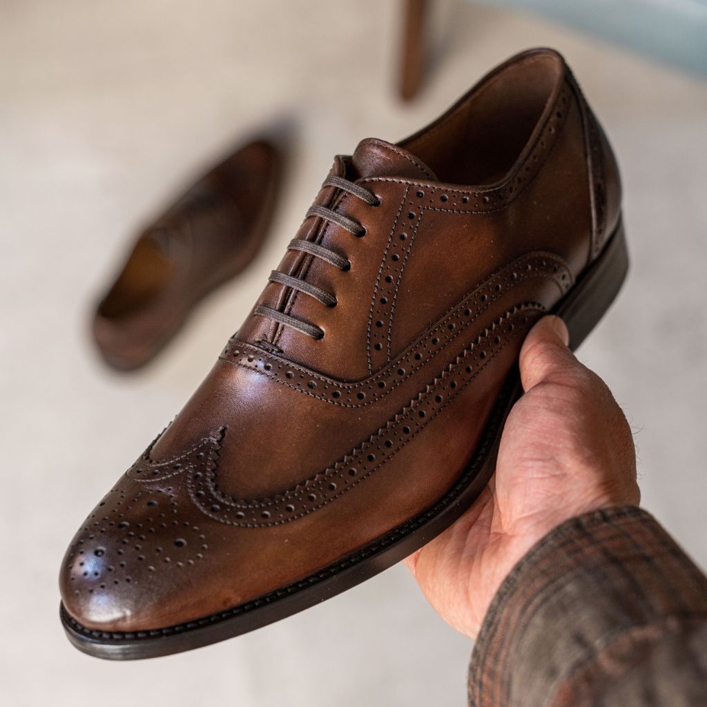 Tailored Rib Cuffs & Hem Craftsmanship Construction Detail on Aviator Cannelle Chaussures en cuir pour Homme