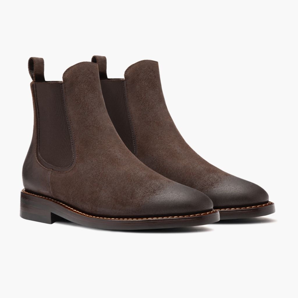 Duke Chocolat Suede Bottines en cuir pour Homme in Chocolate Goatskin Suede - Vue de profil | Acheter en ligne