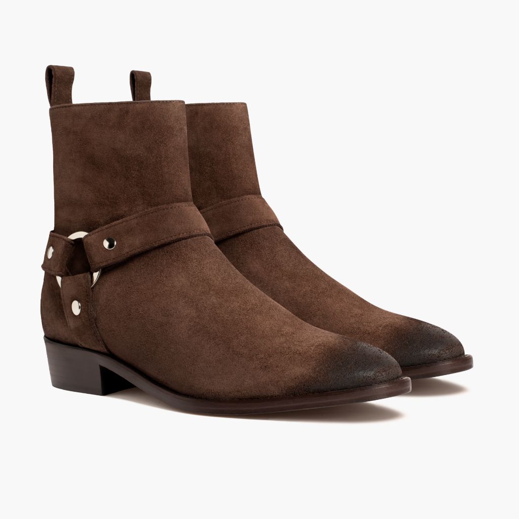 Harness Marron Foncé Suede Bottines en cuir pour Homme in Dark Brown Goatskin Suede - Vue de profil | Acheter en ligne