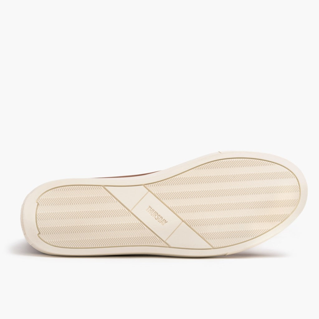 High-Traction Rubber Outsole & Lug Tread Pattern on Premier High Top Caramel Baskets en cuir pour Homme For Men