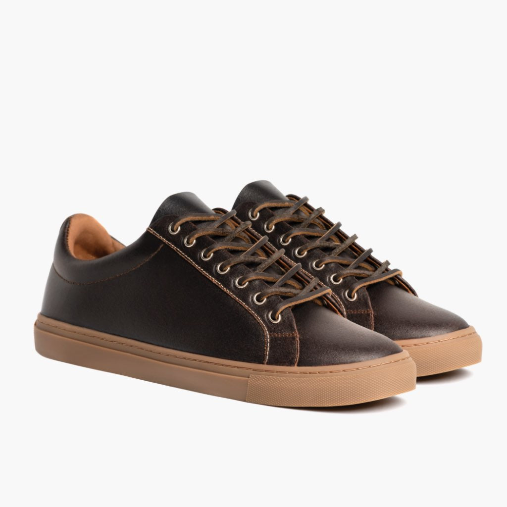 Premier Low Top Cacao Baskets en cuir pour Homme For Men in Classic Full-Grain Leather - Vue de profil | Acheter en ligne