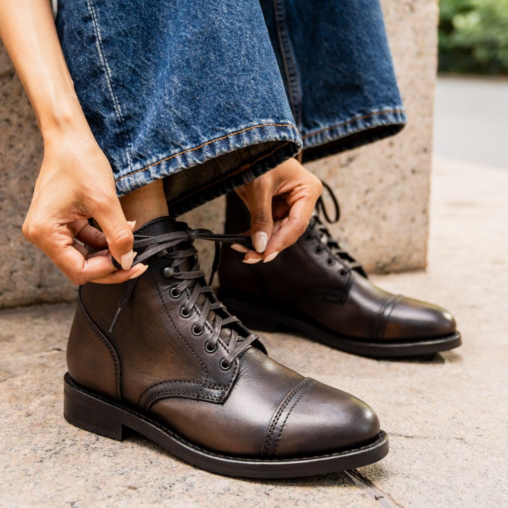 Cushioned Leather Insole & Ergonomic Arch Support Construction Detail
