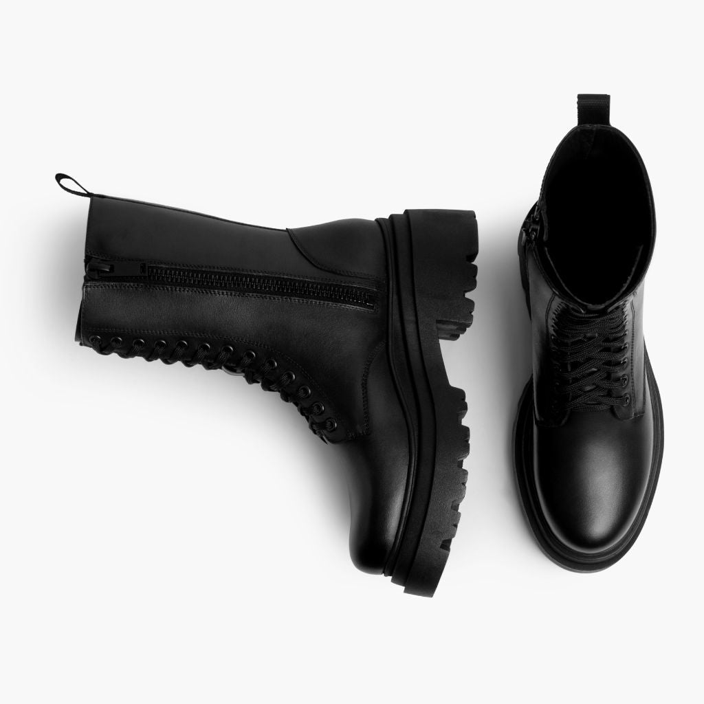 High-Traction Rubber Outsole & Lug Tread Pattern on Fatale Noir Bottines en cuir pour Femme
