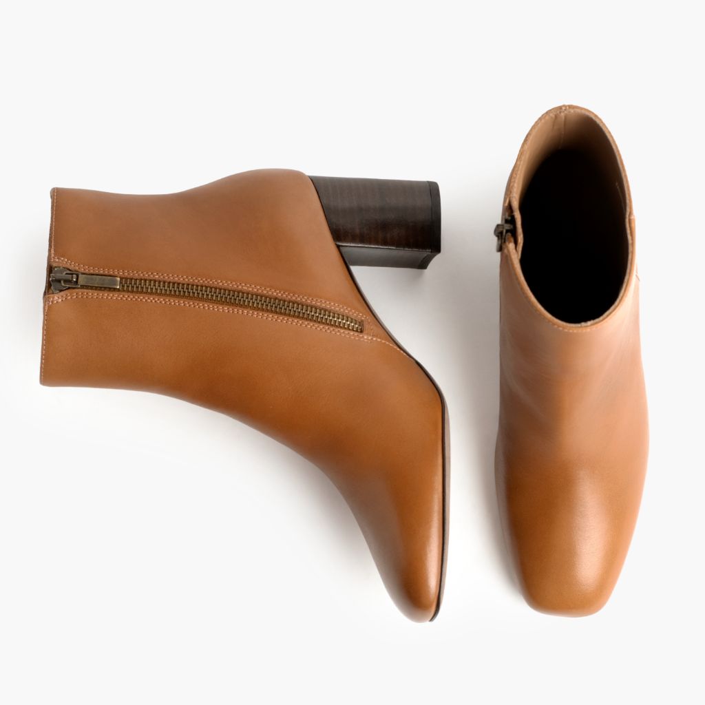 High-Traction Rubber Outsole & Lug Tread Pattern on High Standard Caramel Bottines en cuir pour Femme