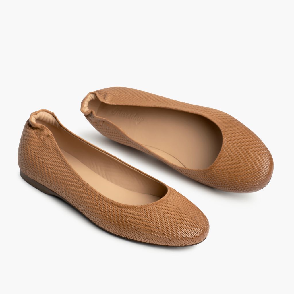 High-Traction Rubber Outsole & Lug Tread Pattern on Scrunch Camel Embossed Bottines en cuir pour Femme