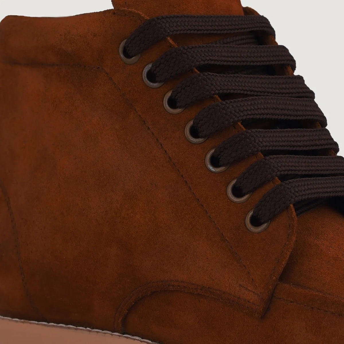 High-Traction Rubber Outsole & Lug Tread Pattern on Bearman Moc Toe Marron Bottines en daim pour Homme