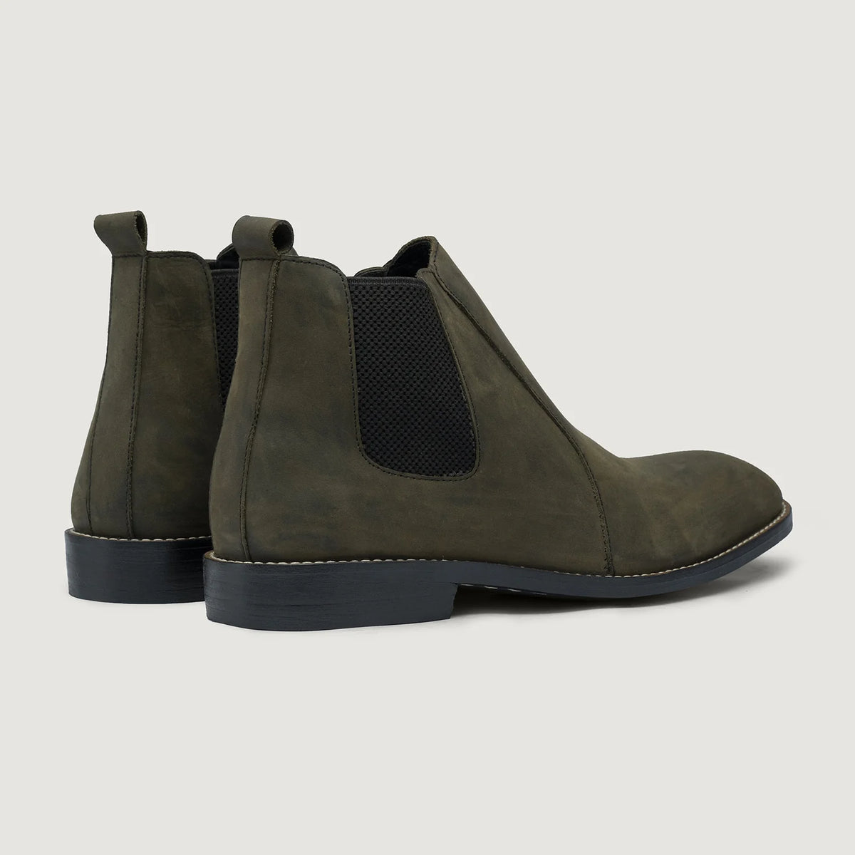 High-Traction Rubber Outsole & Lug Tread Pattern on Clarkson Chelsea Olive Pullup Bottines en cuir - StudGuard pour Homme