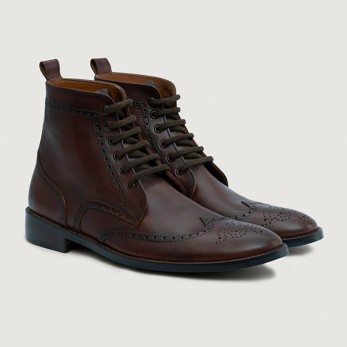 Duster Brogues Derby Marron Burnished Bottines en cuir - StudGuard pour Homme in Burnished Brown Full-Grain Leather - Vue de face & silhouette ajustée | Acheter en ligne