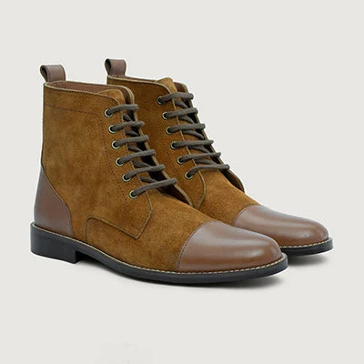 Knight Derby Camel & Marron Bottines en cuir - StudGuard pour Homme in Brown Full-Grain Leather - Vue de profil | Acheter en ligne