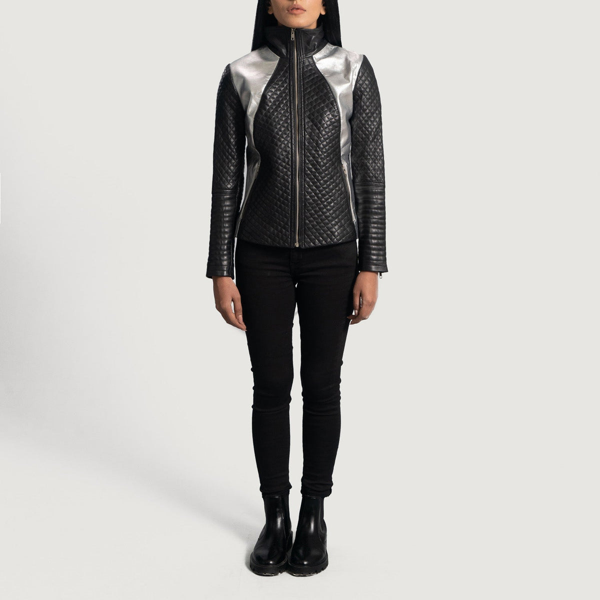 
Vue détaillée of High Neck & Zipper Hardware on Alia Metallic Noir Veste Motard en Cuir pour Femme