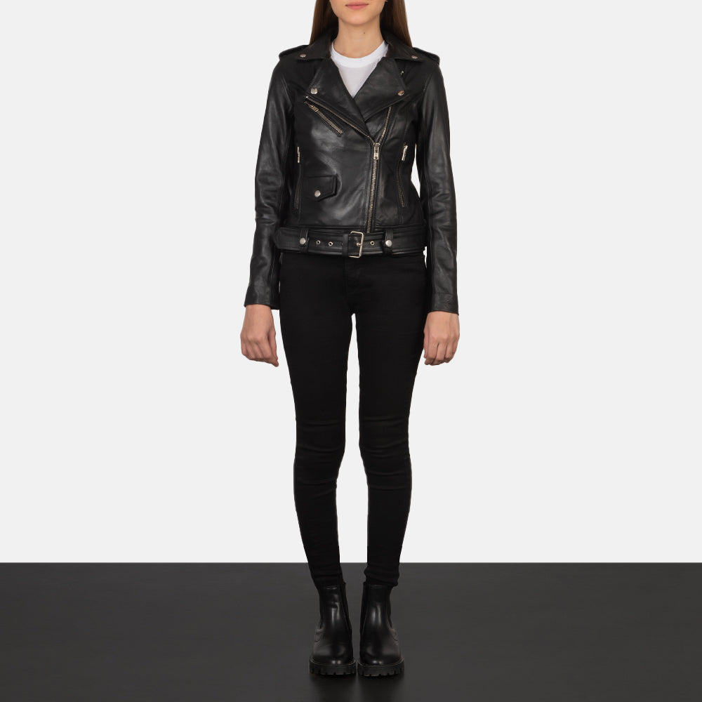 
Alison Noir Veste Motard en Cuir pour Femme - Vue de profil mettant en valeur la coupe de manche ergonomique