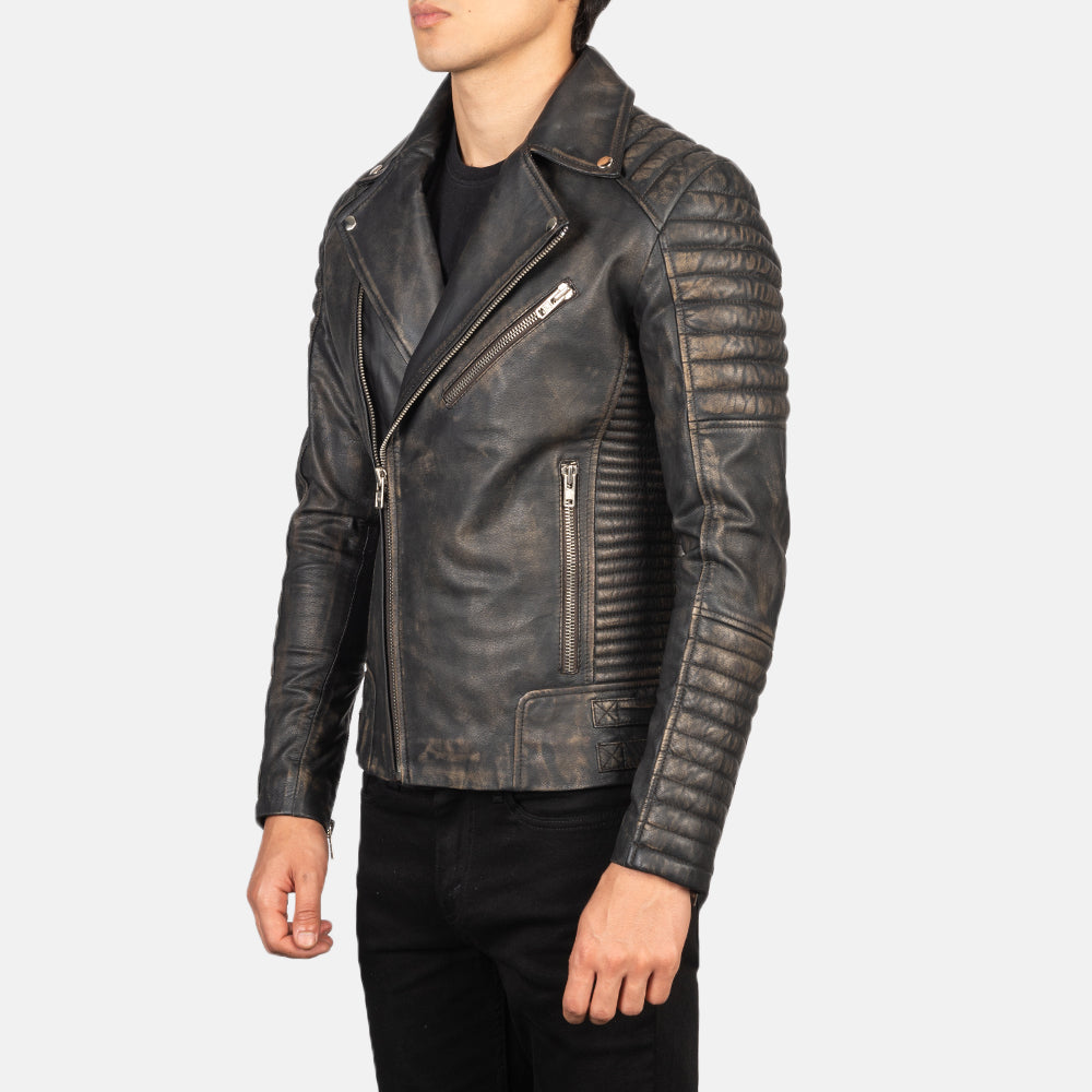 
Perspective portée de Armand Green Suede Biker Jacket sur modèle - Tombé naturel à la lumière du jour