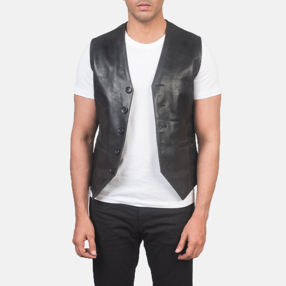Men's Auden Noir Gilet en Cuir pour Homme in Black Cowhide Leather - Vue de face &amp; silhouette ajustée | Acheter en ligne