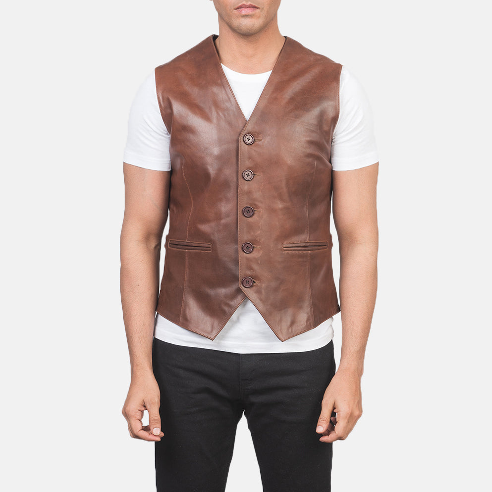Vue détaillée of Classic Collar &amp; 5 Button Hardware on Men's Auden Marron Gilet en Cuir pour Homme