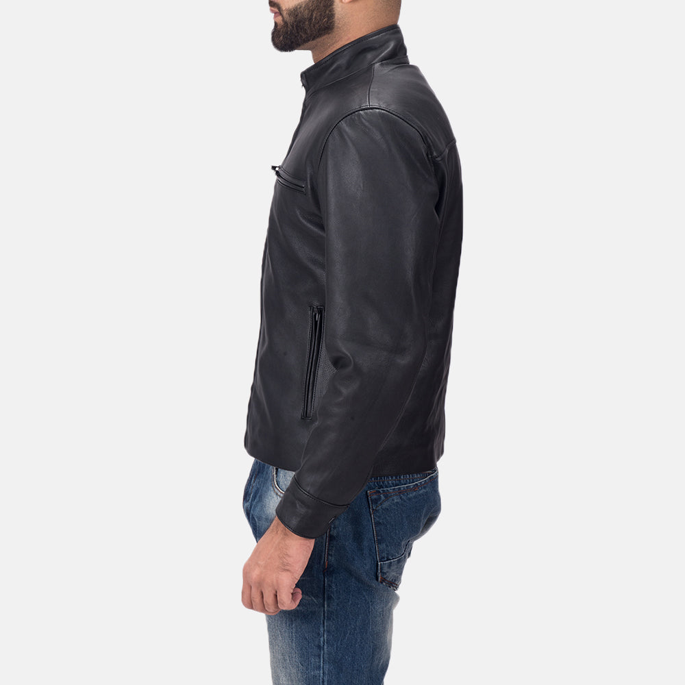Austere Matte Noir Veste Motard en Cuir pour Homme - Vue de profil avec coupe de manche ergonomique