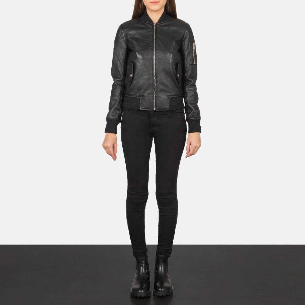 Women's Ava Ma-1 Black Leather Bomber Jacket - Vue de profil avec coupe de manche ergonomique