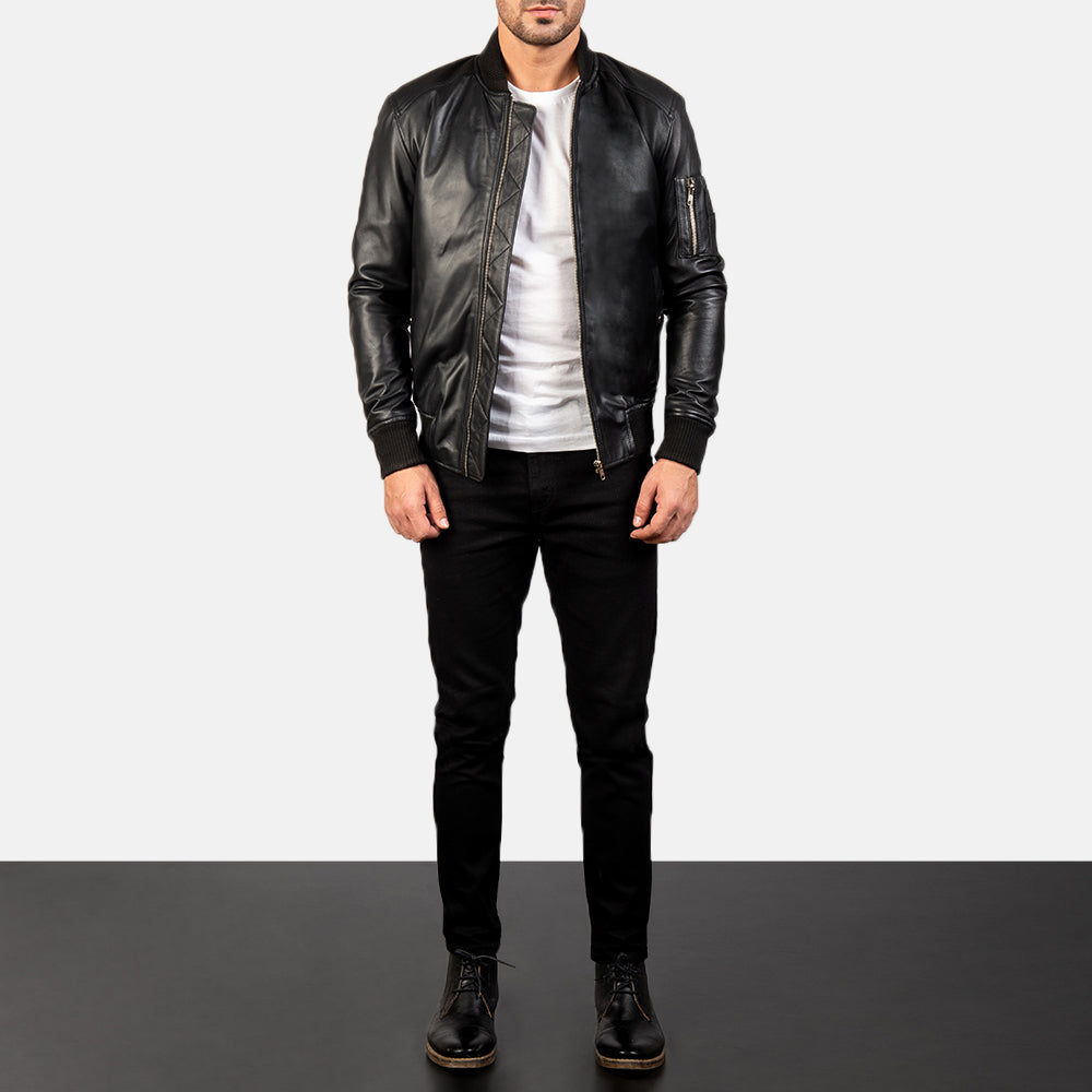 
Bomia Ma-1 Black Leather Bomber Jacket - Vue de profil mettant en valeur la coupe de manche ergonomique