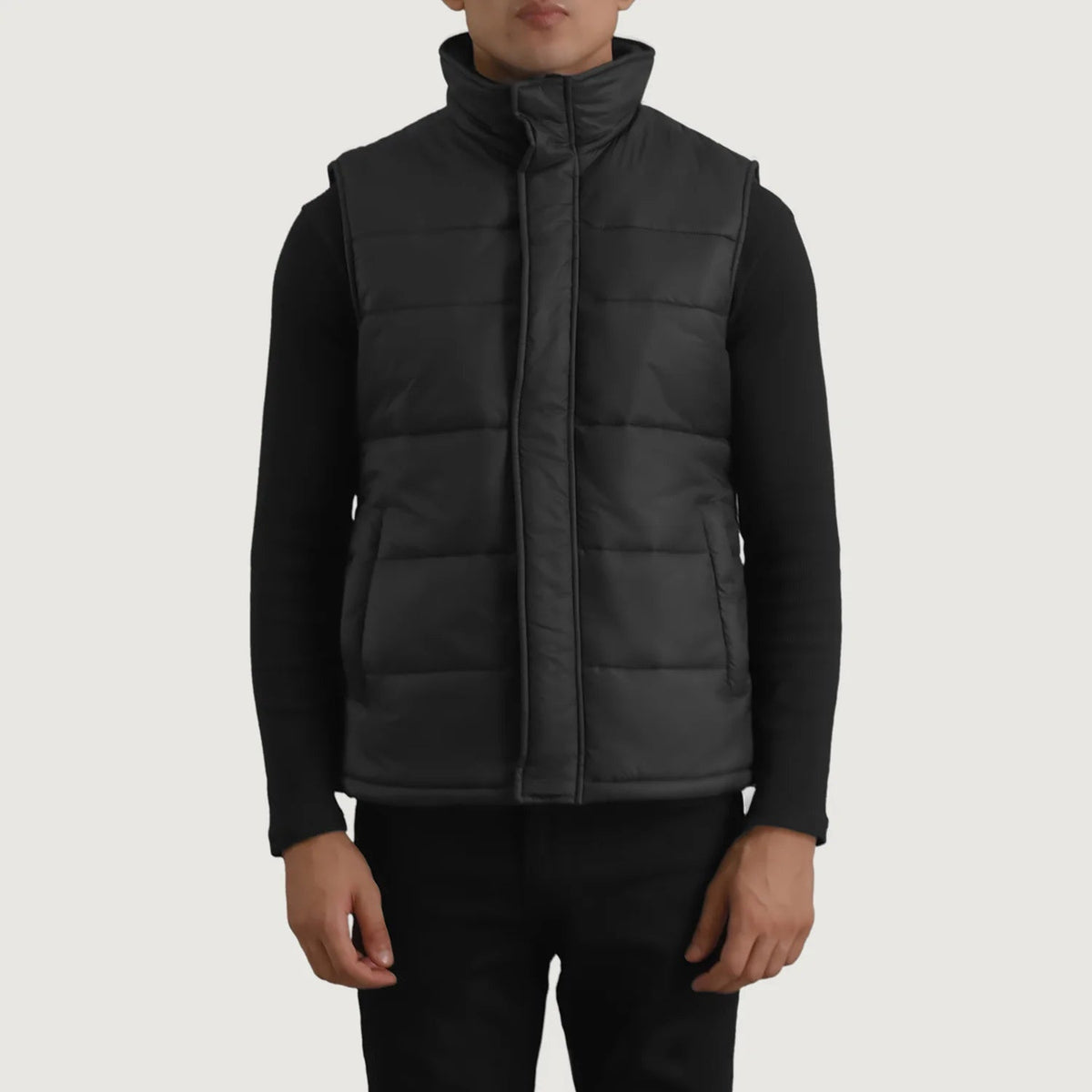 Vue détaillée of Classic Collar &amp; Zipper With Placket Hardware on Bryan Noir Puffer Vest pour Homme