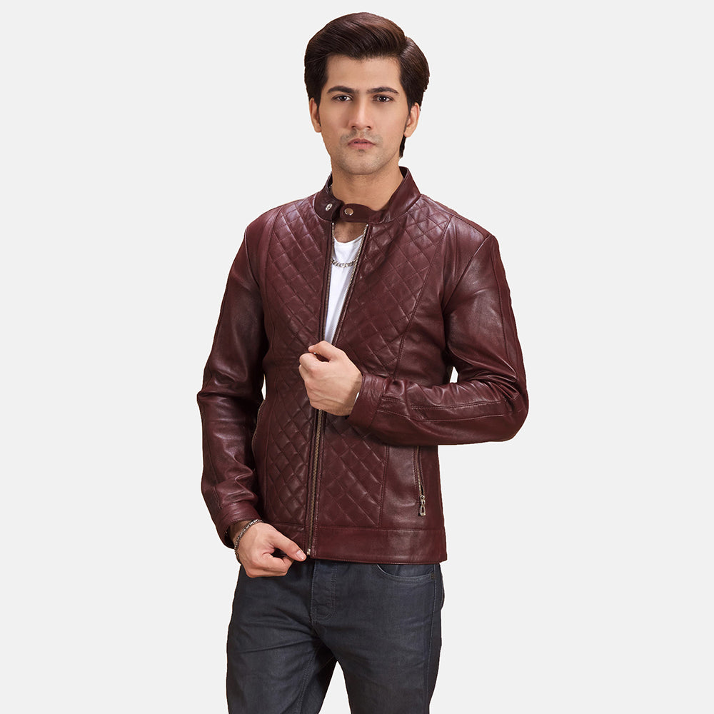 Burgunn Dee Bordeaux Veste Motard en Cuir pour Homme in Maroon Sheepskin Leather - Vue de face &amp; silhouette ajustée | Acheter en ligne