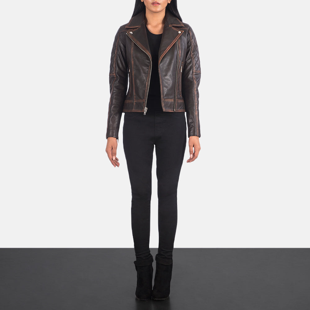 
Carolyn Quilted Vintage Brown Biker Jacket - Vue de profil mettant en valeur la coupe de manche ergonomique