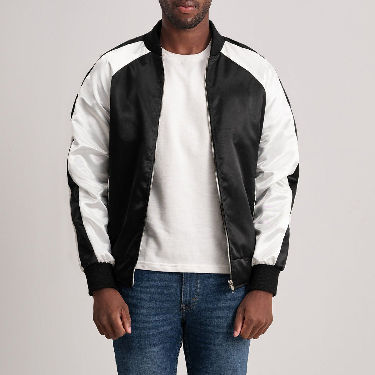 Clarke Noir Varsity Veste en Cuir pour Homme - Vue de profil avec coupe de manche ergonomique