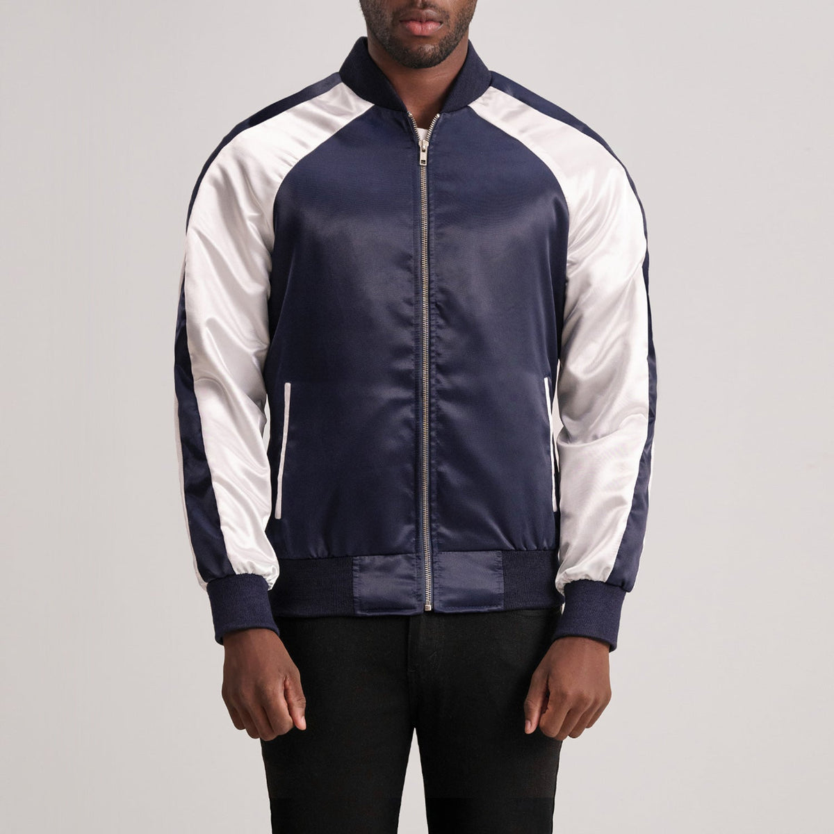 Clarke Bleu Varsity Veste en Cuir pour Homme in Blue &amp; White Satin - Vue de face &amp; silhouette ajustée | Acheter en ligne