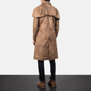 Classic Marron Leather Duster pour Homme - Vue de profil mettant en valeur la coupe de manche
