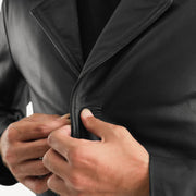 Vue détaillée of Notch &amp; Button Hardware on Men's Classmith Black Leather Coat