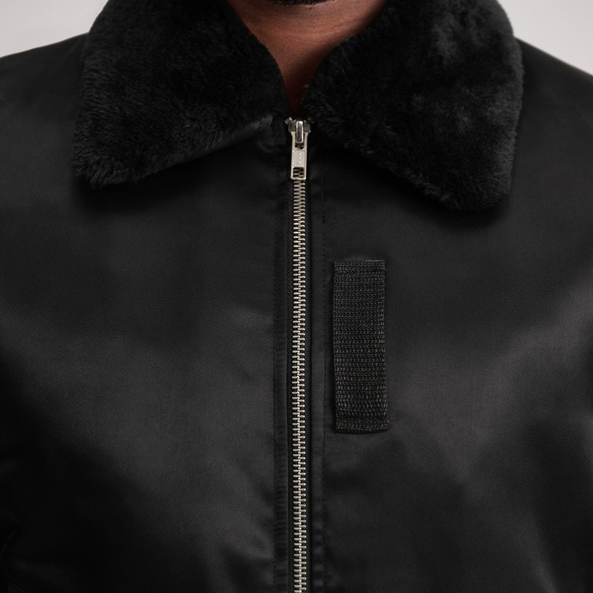 Vue intérieure Showing Quilted Polyester Lining &amp; Deux poches intérieures fonctionnelles