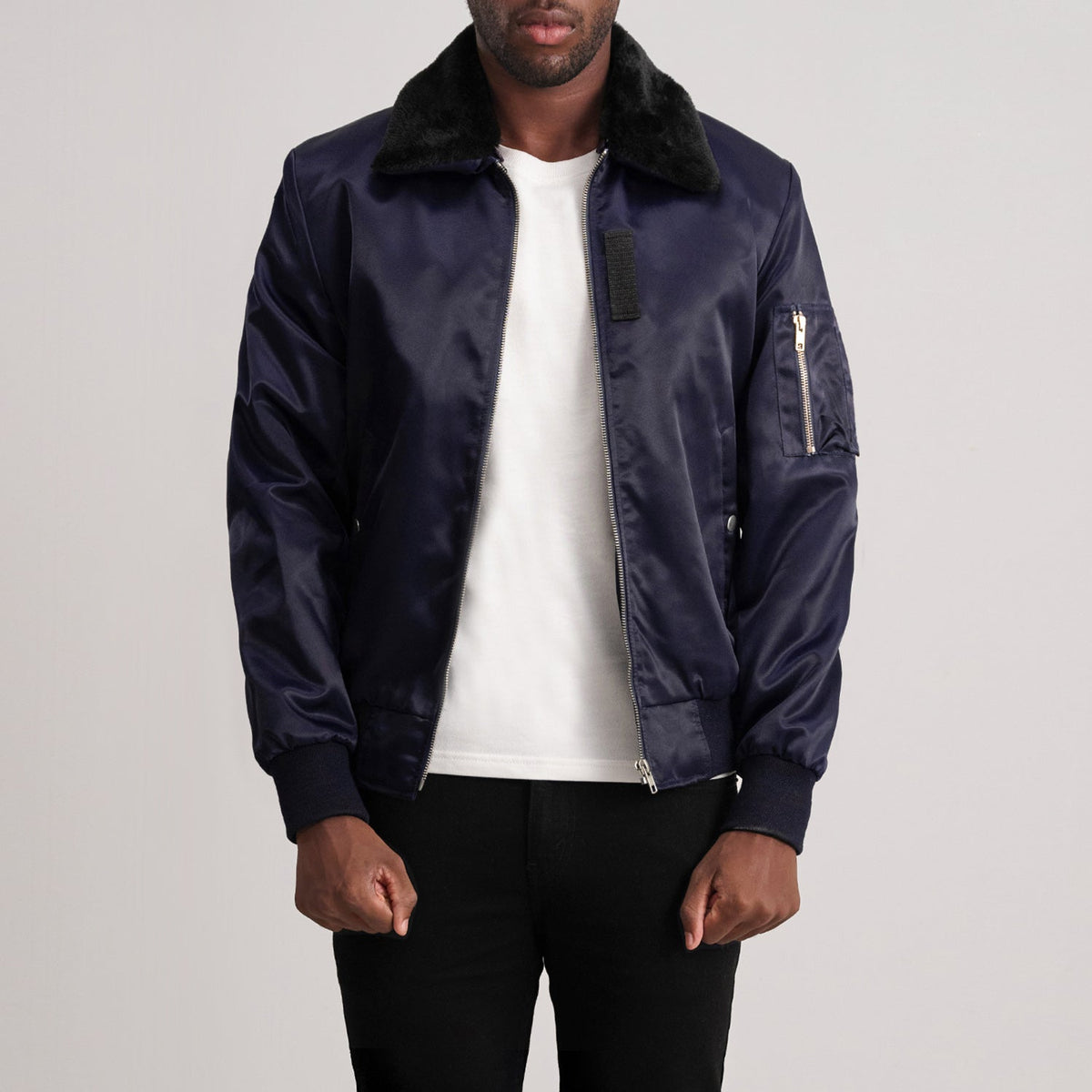 Clyde B-15 Bleu Blouson Bomber en Cuir pour Homme - Vue de profil avec coupe de manche ergonomique