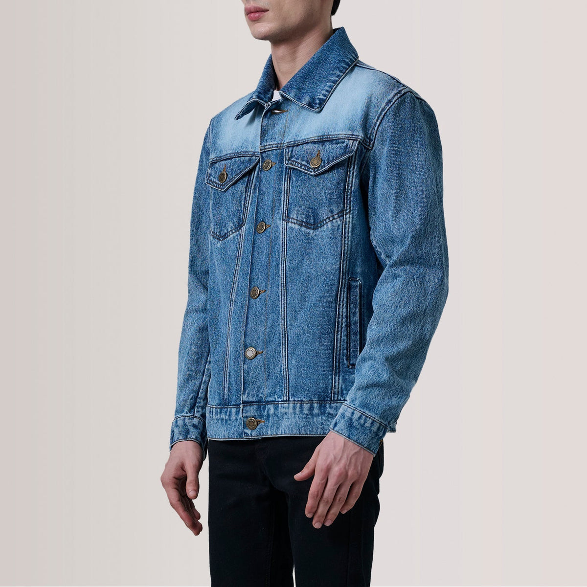 Conard Ice Bleu Denim Trucker Veste en Cuir pour Homme For Men - Vue de profil avec coupe de manche ergonomique