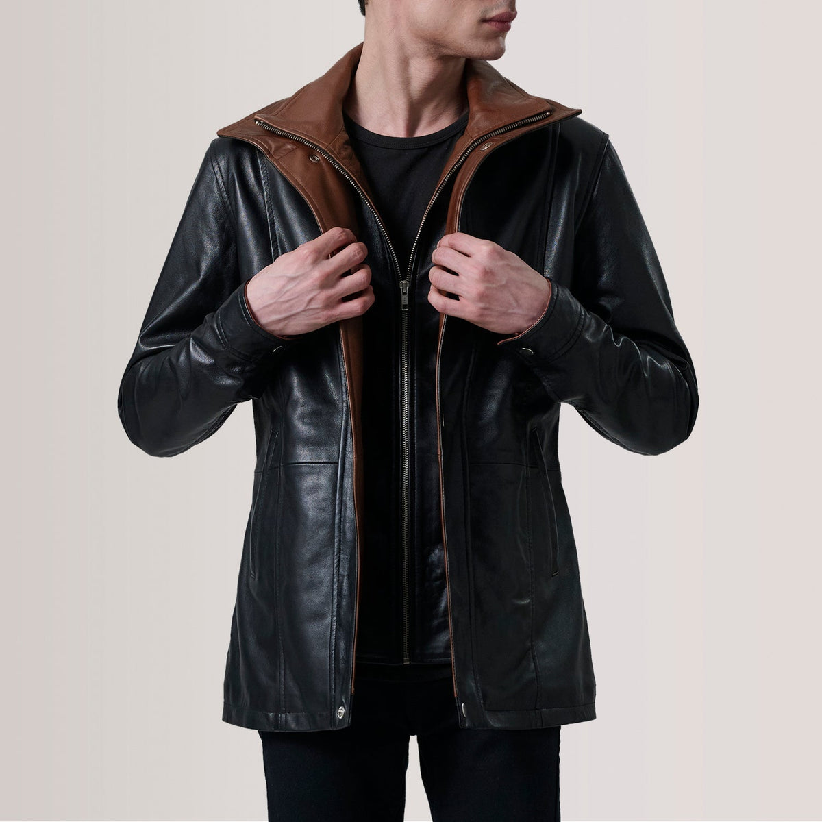 Connor Black Leather Coat For Men in Black Sheepskin Leather - Vue de face &amp; silhouette ajustée | Acheter en ligne