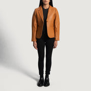 Vue détaillée of Notch &amp; Button Hardware on Women's Cora Matelassé Marron Blazer en Cuir en Cuir pour Femme