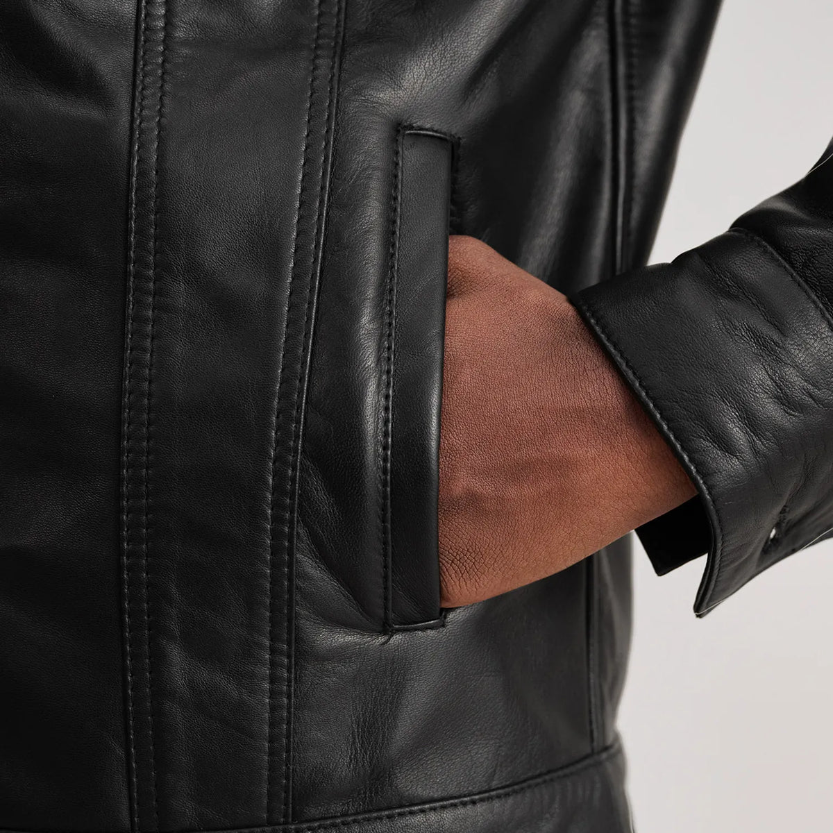 Vue intérieure Showing Fully Faux Fur Lined &amp; Deux poches intérieures