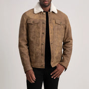 
Dallis Snuffed Brown Shearling Trucker Jacket in Distressed Brown Sheepskin Snuffed - Vue de face & silhouette ajustée | Acheter en ligne