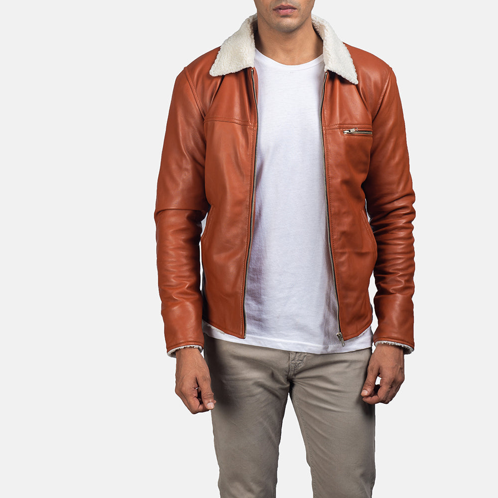 Men's Dan Frost Camel Veste en Peau Lainée pour Homme in Brown Sheepskin Leather - Vue de face &amp; silhouette ajustée | Acheter en ligne