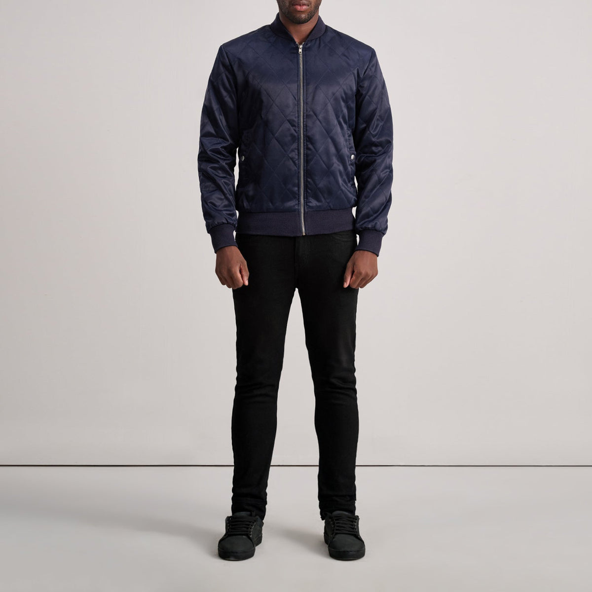 Vue détaillée of Varsity &amp; Zipper Hardware on Danson Matelassé Bleu Varsity Veste en Cuir pour Homme