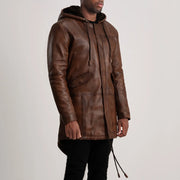 
Perspective portée de Delvin Tan Leather Parka sur modèle - Tombé naturel à la lumière du jour