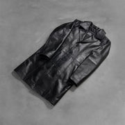 
Perspective portée de Don Long Noir Manteau en Cuir pour Homme sur modèle - Tombé naturel à la lumière du jour