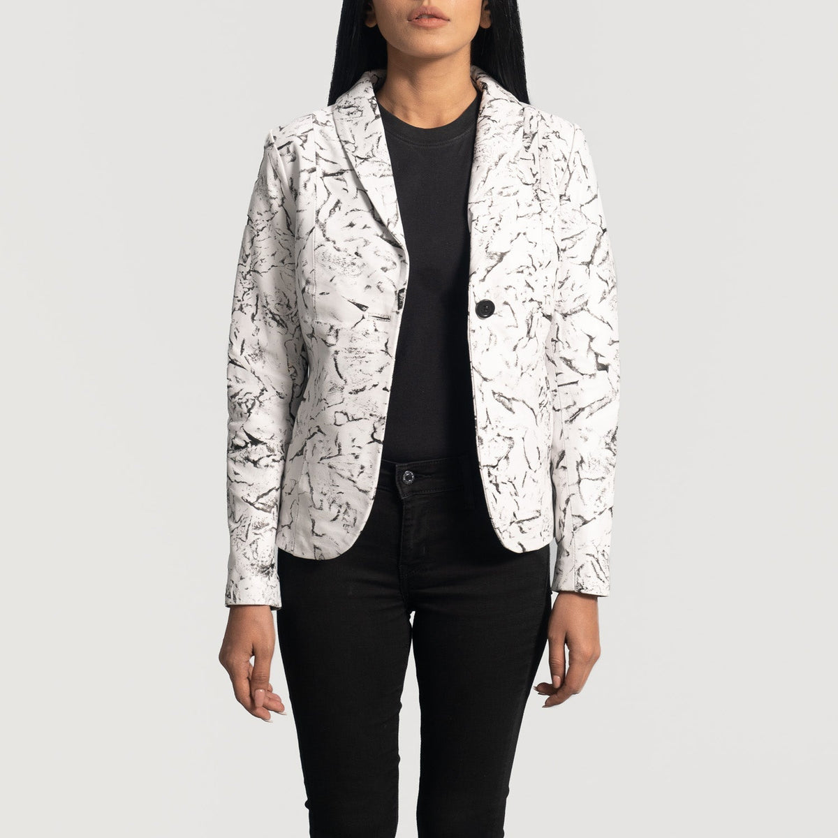 
Donna Blake Blanc Blazer en Cuir en Cuir pour Femme - Vue de profil mettant en valeur la coupe de manche ergonomique