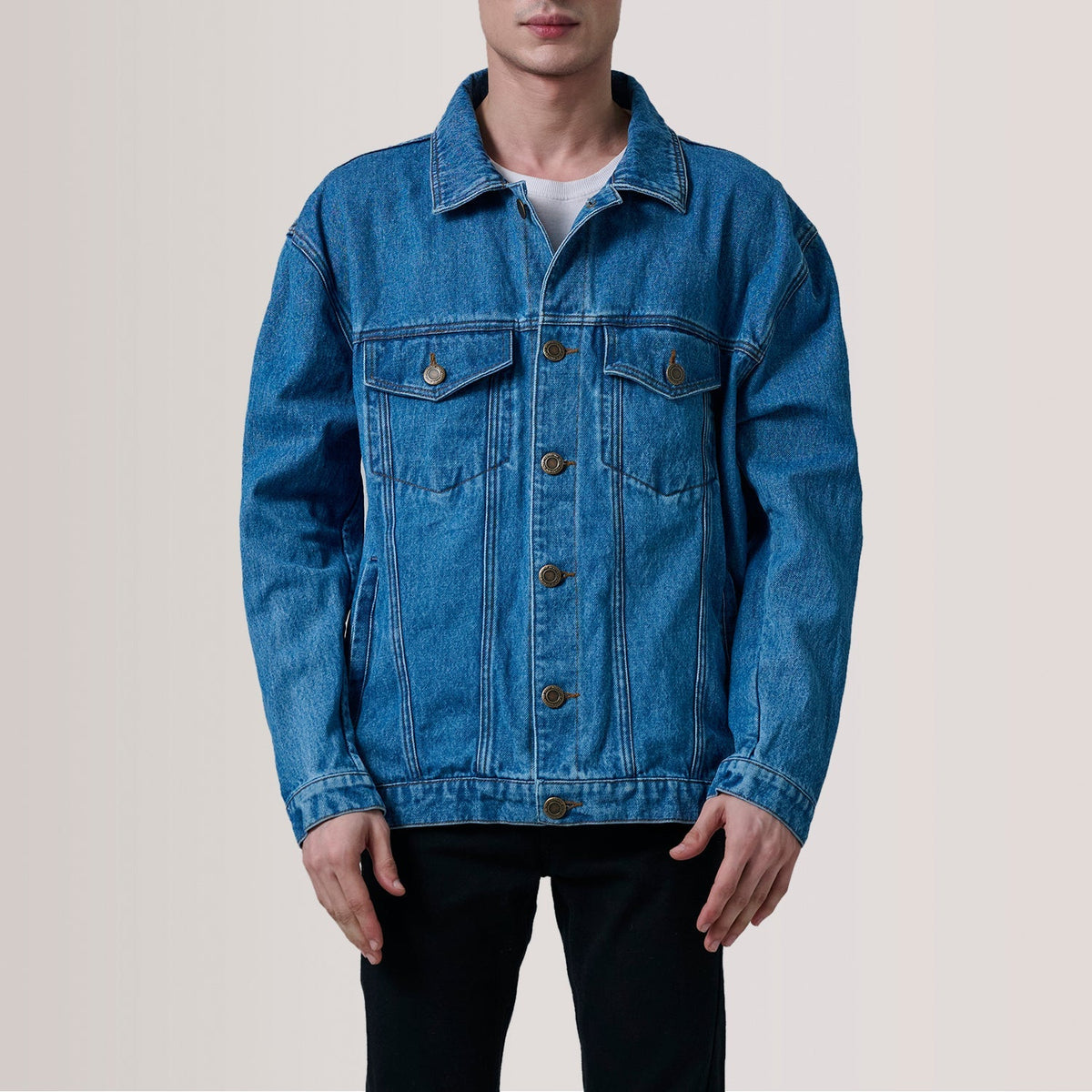 
Dark Blue Full-Grain leather Jacket - Vue arrière montrant la carrure ajustée et l'ourlet net