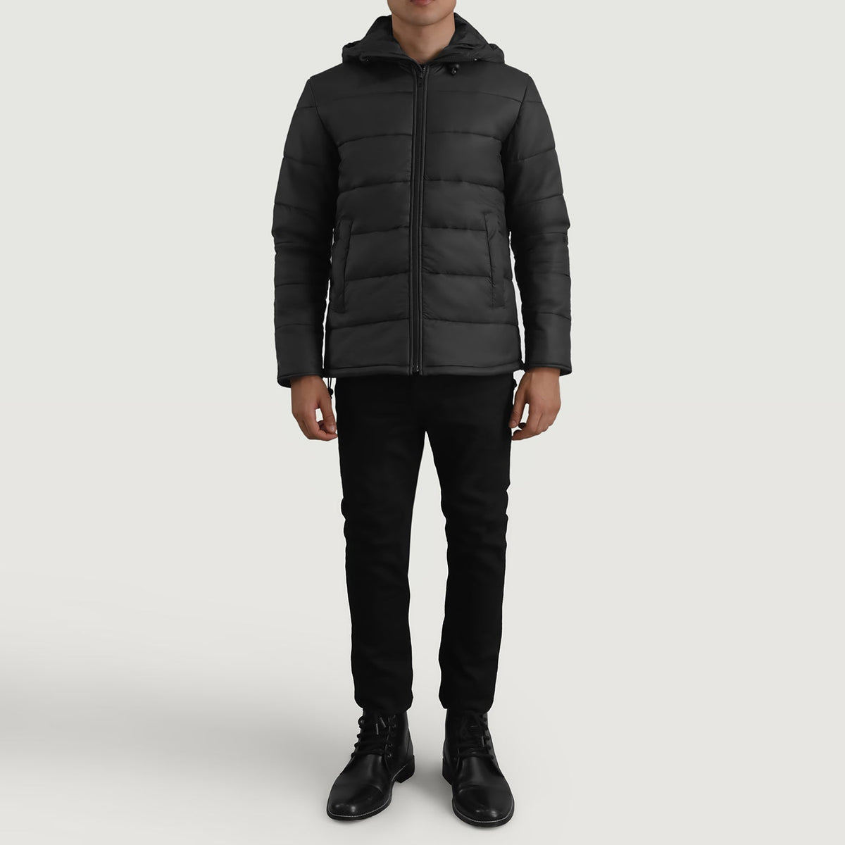 
Erico Noir Hooded Puffer Veste en Cuir pour Homme - Vue de profil mettant en valeur la coupe de manche ergonomique