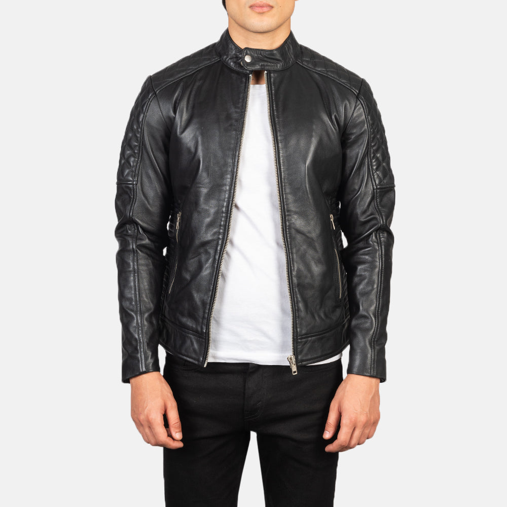 Men's Fernando Quilted Brown Suede Biker Jacket in Brown Goatskin Suede - Vue de face &amp; silhouette ajustée | Acheter en ligne