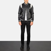 Men's Dantee Black Leather Varsity Jacket - Vue de profil avec coupe de manche ergonomique