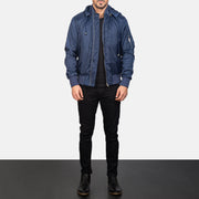 
Blue Hooded Bomber Jacket - Vue de profil mettant en valeur la coupe de manche ergonomique
